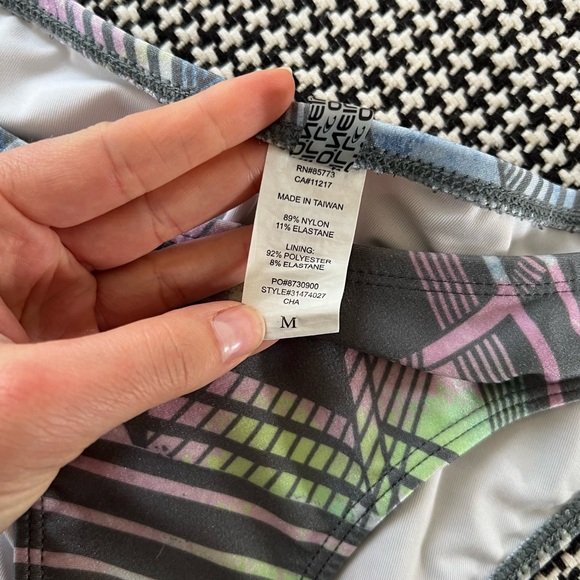 O'Neill Bikini Top and Bottoms - Picture 5 of 5